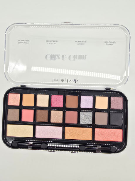 BEAUTY TREATS- GLITZ & GLAM- 20 COLOR FULL FACE PALETTE- 1PC
