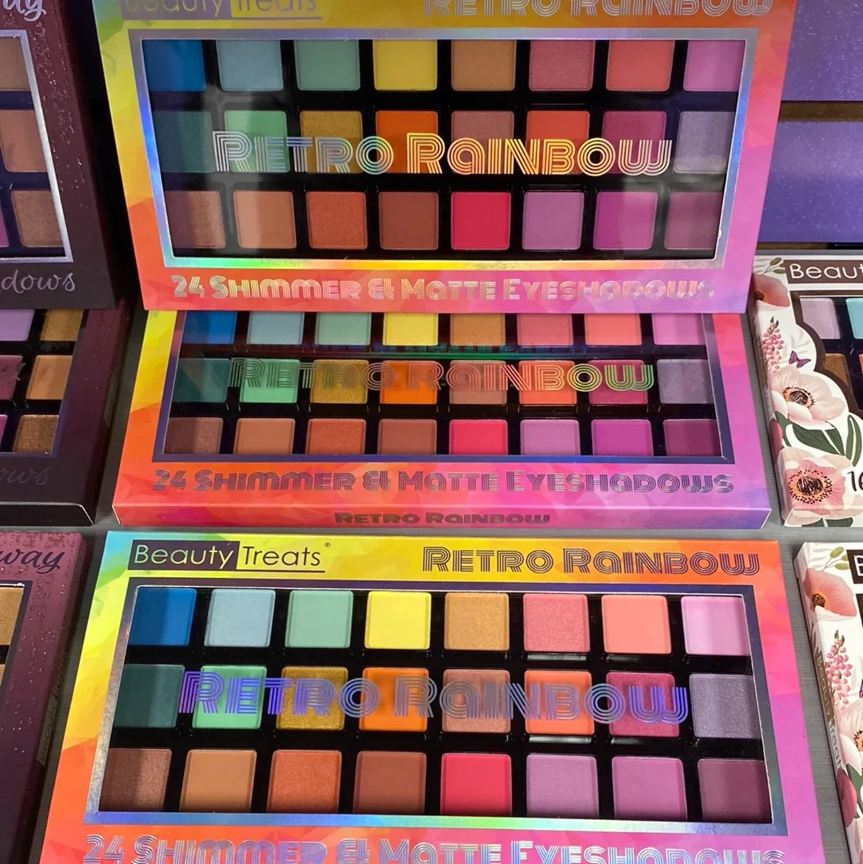 BEAUTY TREATS - RETRO RAINBOW - 24 SHIMMER MATTE EYESHADOWS (1PC)